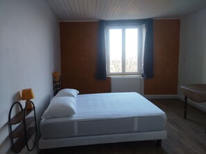2 bedrooms, free WiFi, bed sheets