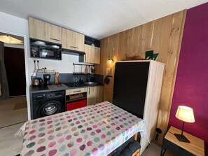 Fridge, microwave - Studio near Corrençon village with shuttle access (Corrençon-en-Vercors)