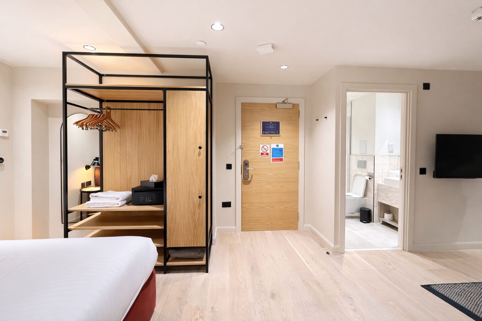 Executive Studio | Bathroom | Shower, hair dryer, towels, soap