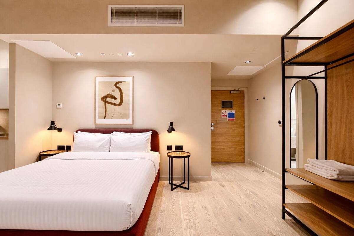 Comfort Studio Suite | Peti besi dalam bilik, ruang kerja komputer riba, kalis bunyi 