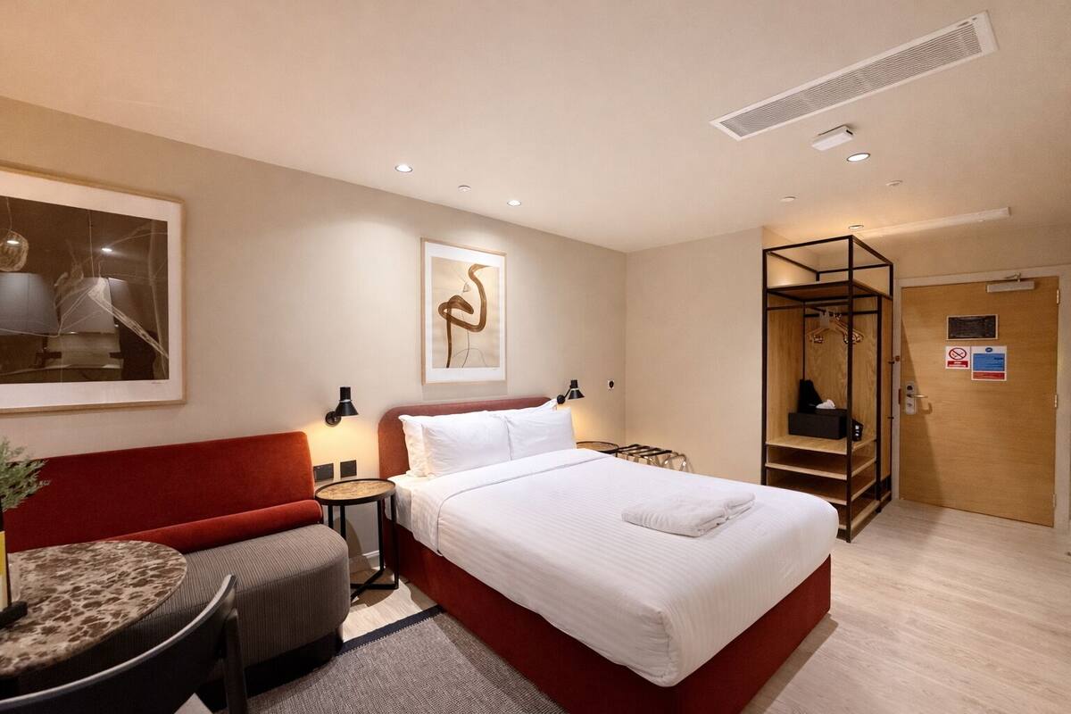 Executive Studio | Peti besi dalam bilik, ruang kerja komputer riba, kalis bunyi 