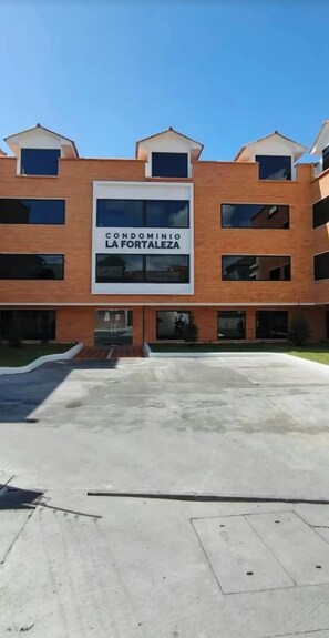 Exterior - Modern Apartment in Cuenca Historic Center • Balcony - Sleeps 5 - Pet Friendly (Cuenca)