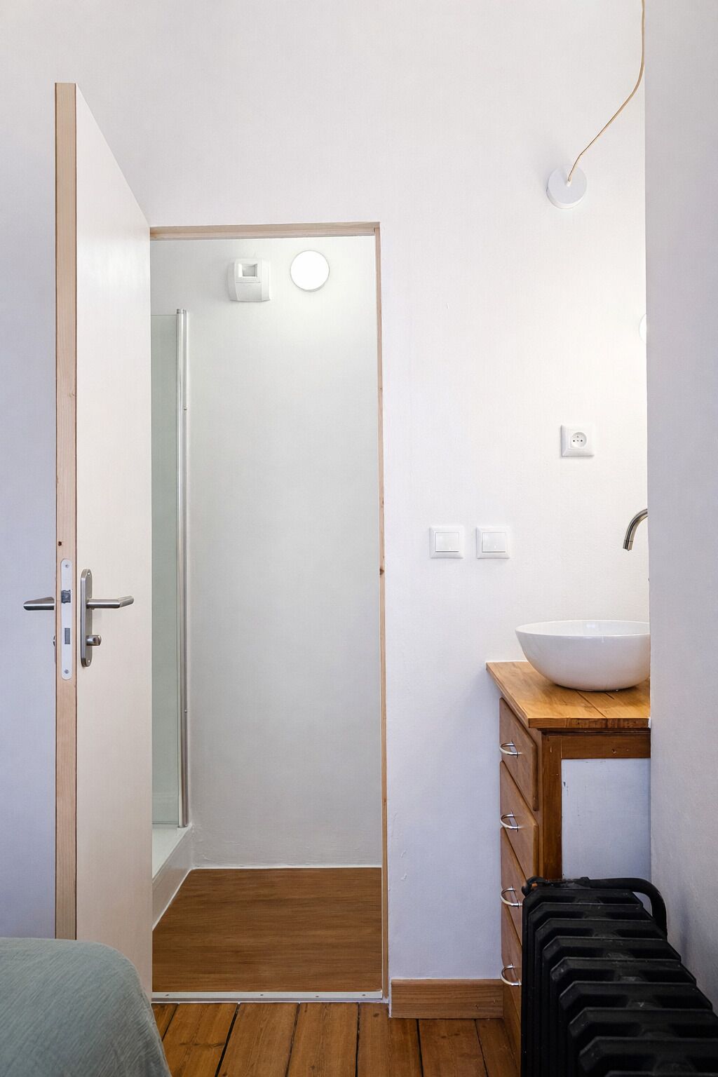 Classic Double Room | Bathroom | Shower, hair dryer, towels, soap