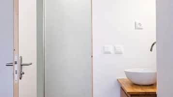 Classic Double Room | Bathroom | Shower, hair dryer, towels, soap