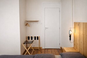 Habitación doble Confort | Escritorio, espacio para trabajar con laptop y wifi gratis 