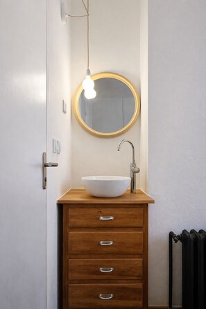 Classic Double Room | Bathroom | Shower, hair dryer, towels, soap - La Maison Fives (Lille)