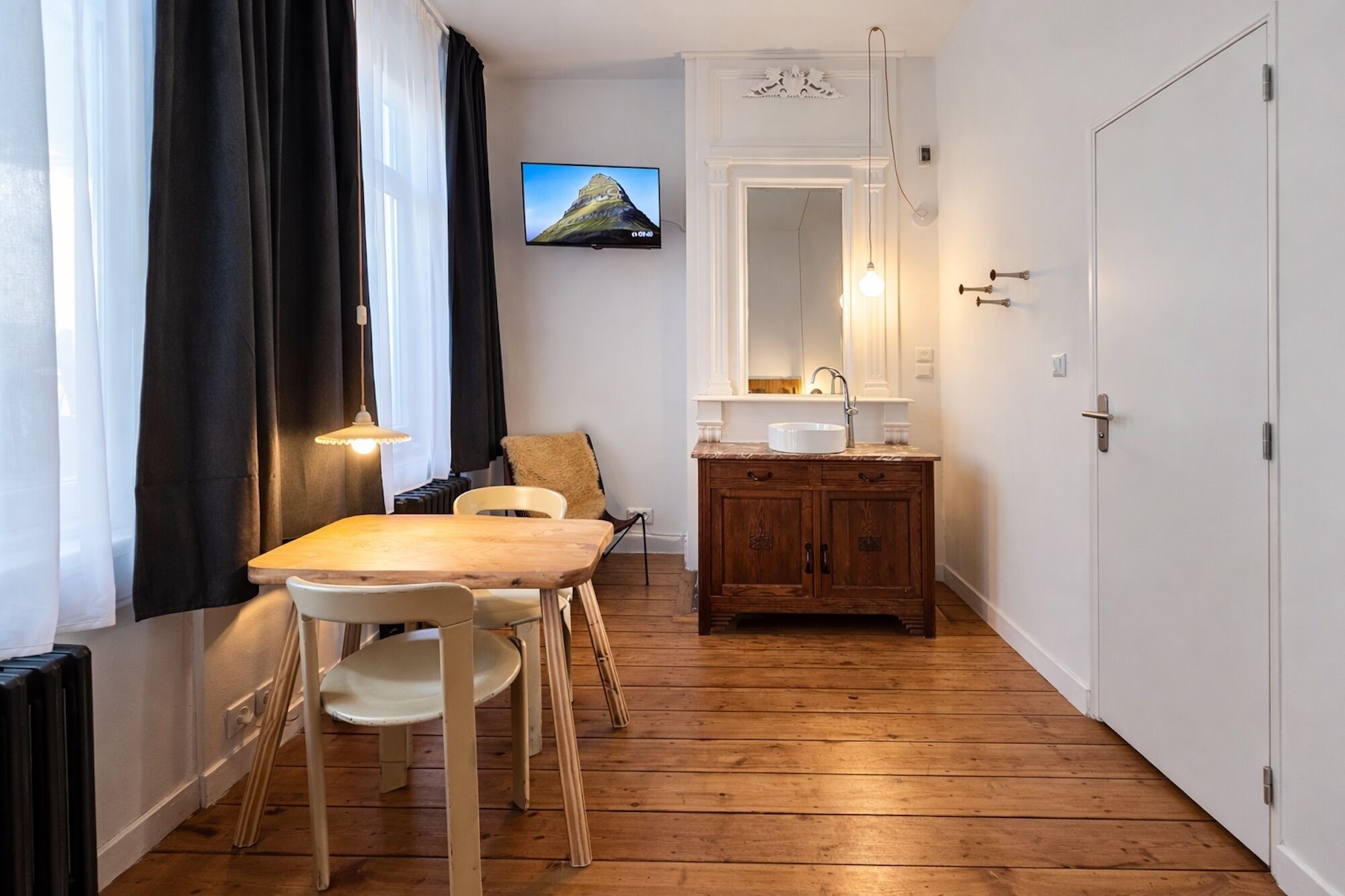 컴포트 더블룸 | 책상, 노트북 작업 공간, 무료 WiFi