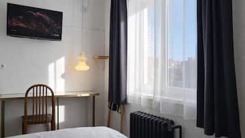 Klassieke tweepersoonskamer | Een bureau, een laptopwerkplek, gratis wifi