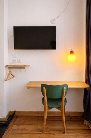 Classic Double Room | Desk, laptop workspace, free WiFi - La Maison Fives (Lille)