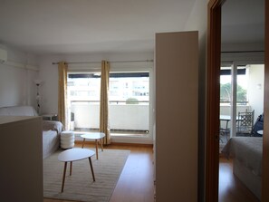 Interior - Spacious apartment with terrace - 2 guests (Roses)