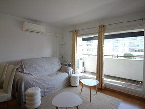 Living area - Spacious apartment with terrace - 2 guests (Roses)