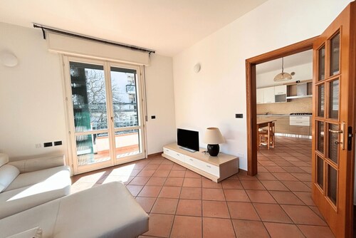CN034 - Cesenatico, spacious three-room apartment with balcony, 100 meters from the sea.