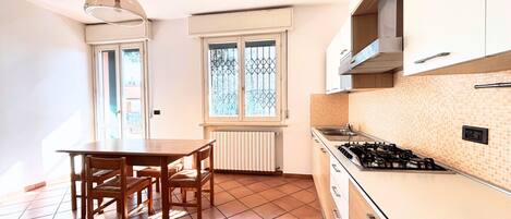 冷蔵庫、食器洗い機