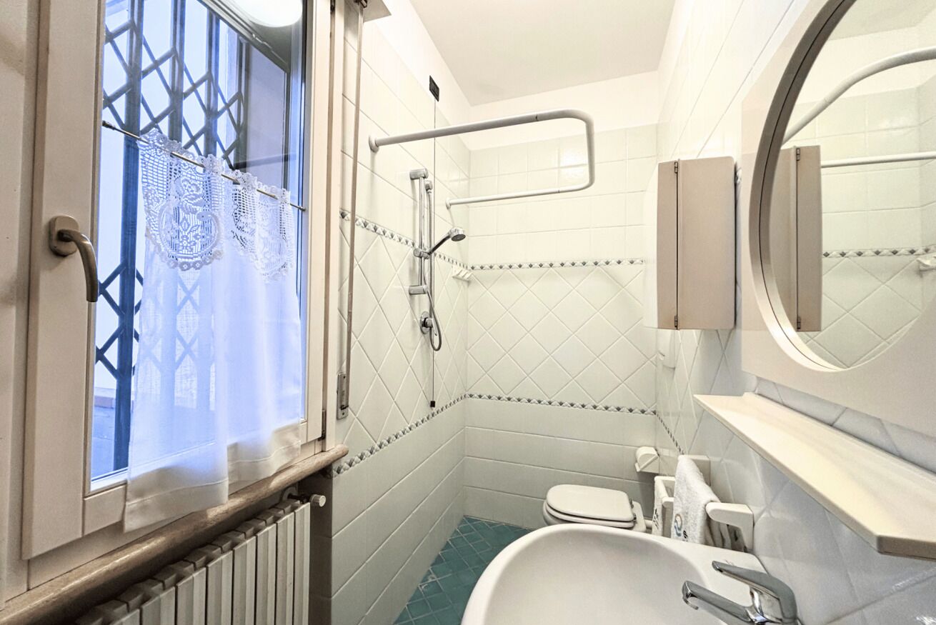 Dusche, Bidet, Handtücher