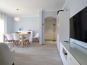 Dining - Apartment 6 pax 50m from Sant Pol beach (S'Agaró)