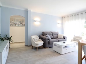 TV - Apartment 6 pax 50m from Sant Pol beach (S'Agaró)