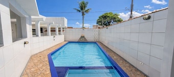 Casa com Piscina e Churrasqueira no Savoy