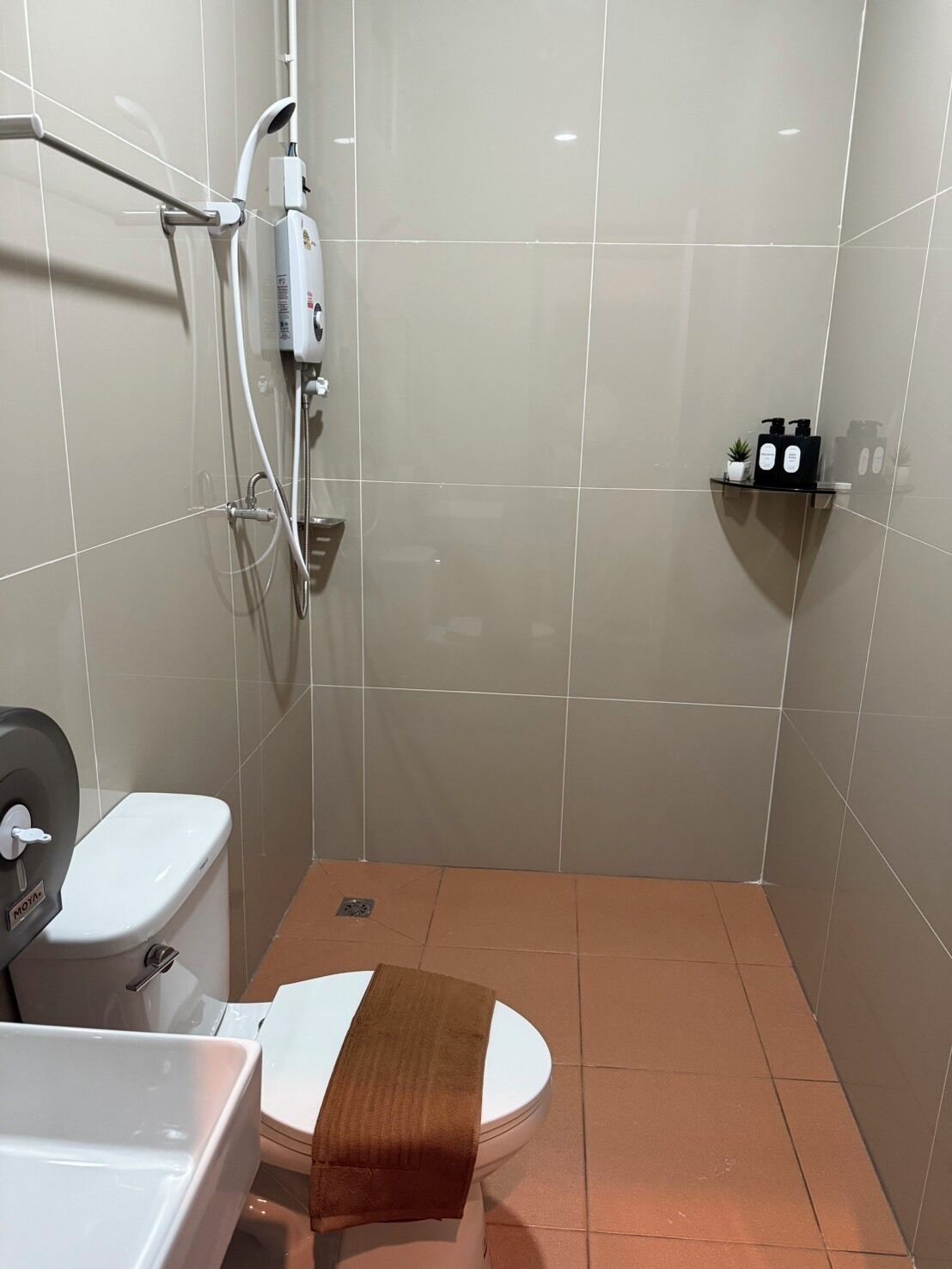 Comfort Room, Balcony, Garden View | Bathroom | Shower, free toiletries, hair dryer, towels