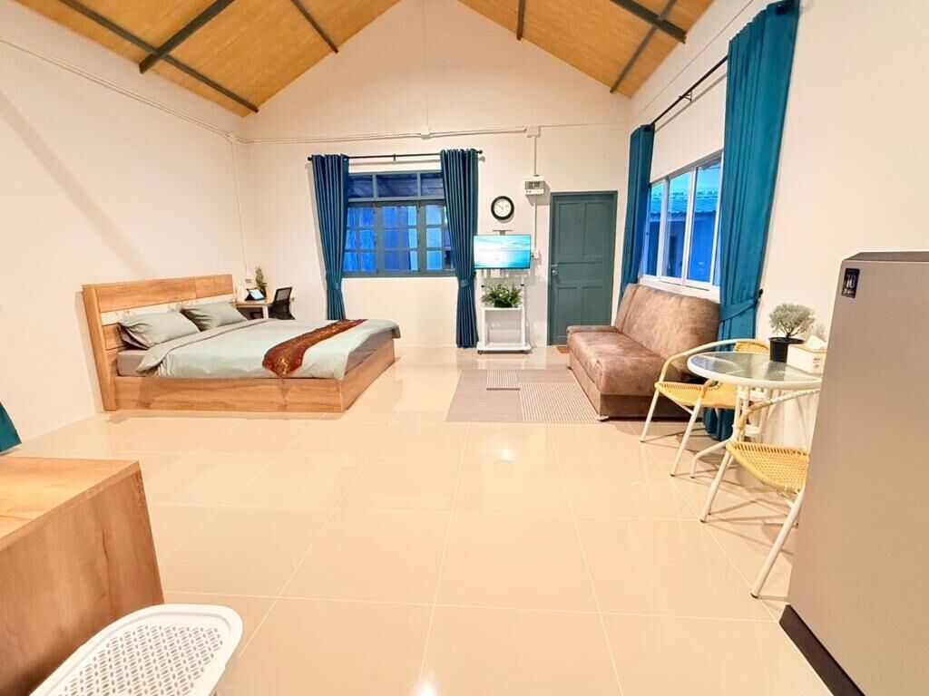 Comfort Room, Balcony, Garden View