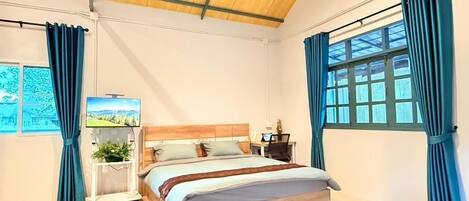 Comfort Room, Balcony, Garden View | Meja, ruang kerja komputer riba, Wi-fi percuma