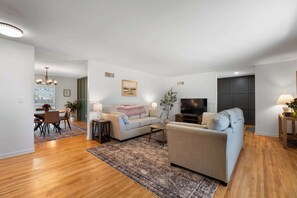 Unclassified image, 2 of 55, button - Gorgeous 3 bed 3 bath home with 2 car garage (Wichita)