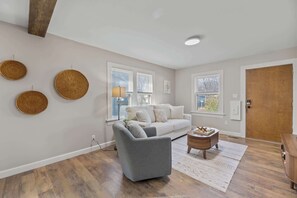 Televisión y oficina 