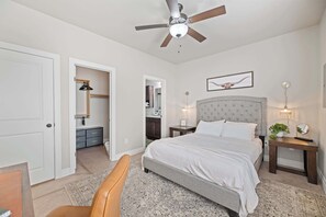 Desk, iron/ironing board, WiFi, bed sheets