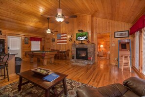 Games room - A Beary Cozy Escape-Pigeon Forge, Resort with Pool (PIGEON FORGE)