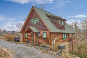 Exterior - Romantic 1-Bedroom Cabin with Jacuzzi (PIGEON FORGE)