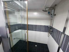 Junior Studio, City View | Bathroom - New VC Hotel Bangkok (Bangkok)