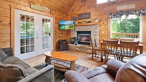 TV, fireplace, DVD player - Caught Up In The Mountains (PIGEON FORGE)