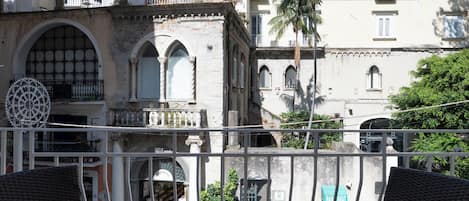 Chambre classique double, balcon, vue sur la ville | Terrain de lâhĂ©bergement