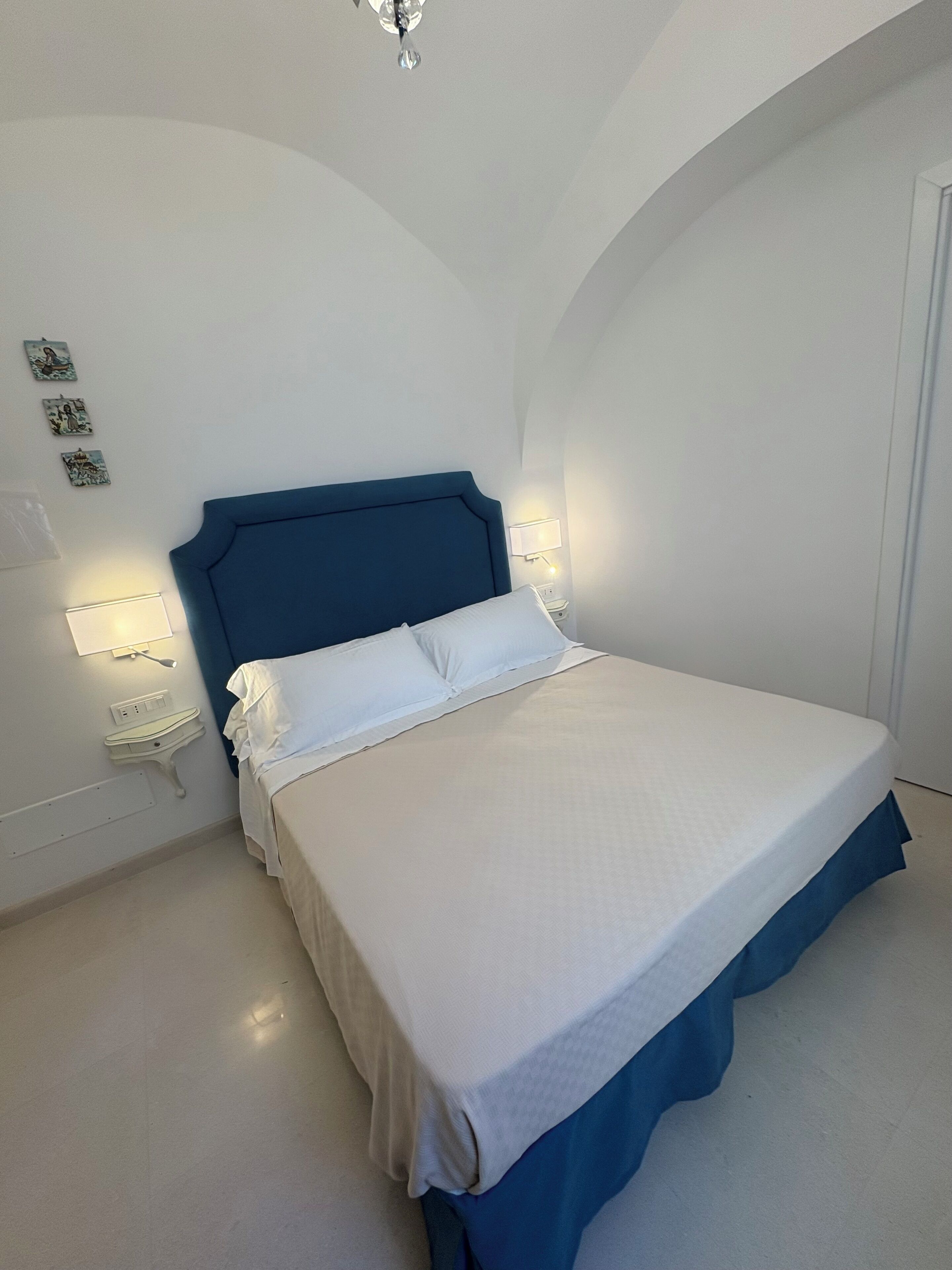 Habitació doble clàssica, vistes a la ciutat | Caixa forta a l'habitació i cortines opaques 