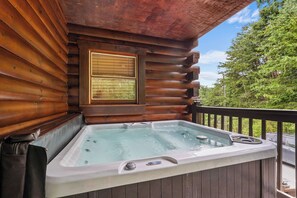 Outdoor spa tub - Dog Friendly with GREAT Views (GATLINBURG)