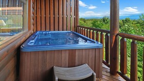 Outdoor spa tub - The Regal Scene Of The Smokies (PIGEON FORGE)