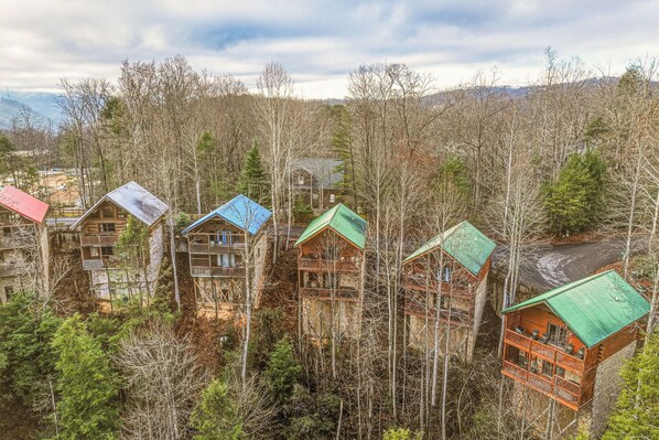 Exterior - The Best Things In Life Are Mountain Views (GATLINBURG)