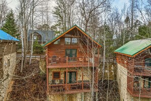 Exterior - The Best Things In Life Are Mountain Views (GATLINBURG)