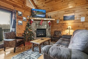 Smart TV, fireplace, video games, DVD player - The Best Things In Life Are Mountain Views (GATLINBURG)