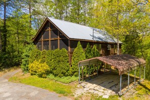 Exterior - Fun Knows No Time And Mountains Don’t Need Rest (PIGEON FORGE)