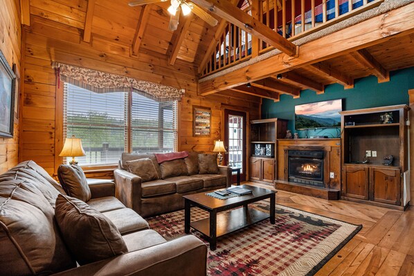 TV, fireplace, video games, DVD player - Views From On The Mountain Top (GATLINBURG)