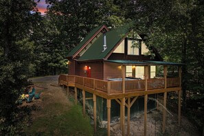 Exterior - Claim Your Piece of Sunset Solitude: Family Getaway in the Smoky Mountains (PIGEON FORGE)
