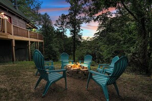 Terrace/patio - Claim Your Piece of Sunset Solitude: Family Getaway in the Smoky Mountains (PIGEON FORGE)