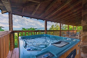 Outdoor spa tub - Endless Mountains From Porch Swings In The Sky (PIGEON FORGE)
