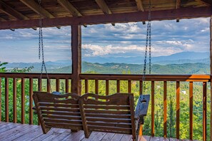 Property grounds - Endless Mountains From Porch Swings In The Sky (PIGEON FORGE)