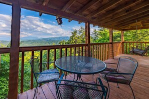 Outdoor dining - Endless Mountains From Porch Swings In The Sky (PIGEON FORGE)