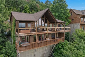 Exterior - Views For Days And City Lights (PIGEON FORGE)