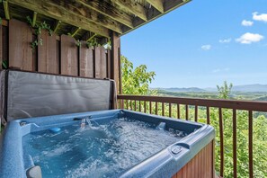 Outdoor spa tub - Views For Days And City Lights (PIGEON FORGE)
