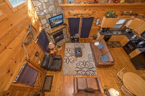 TV, fireplace, video games, DVD player - 2 Lovin's Bears-A Romantic, Pet-Friendly Cabin (GATLINBURG)