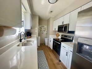 Private kitchen - Cozy & Convenient Knoxville Haven (Knoxville)