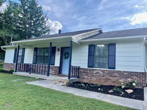 Exterior - Cozy & Convenient Knoxville Haven (Knoxville)